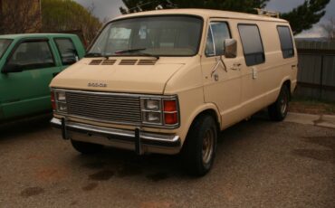 Dodge-Ram-b-250-camper-van-1985