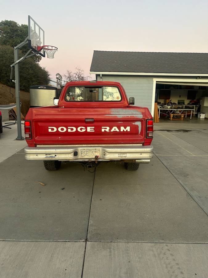 Dodge-Ram-d150-1986-1