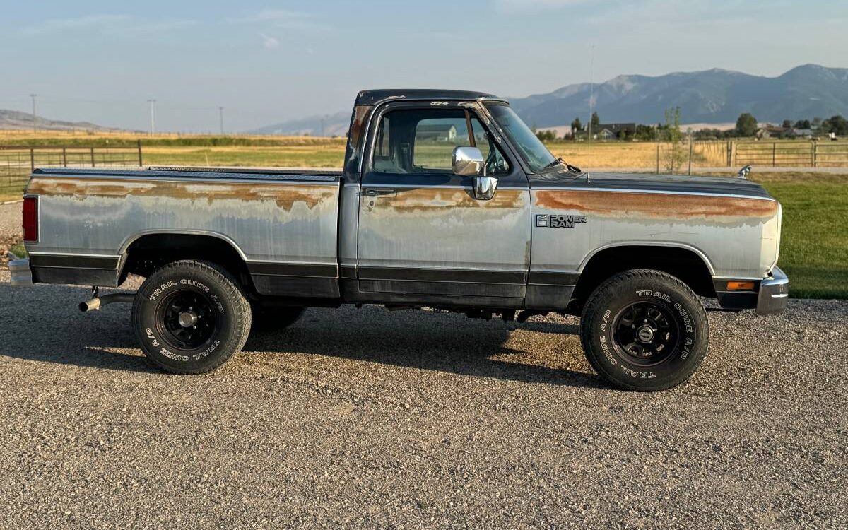 Dodge-W150-le-1989-16