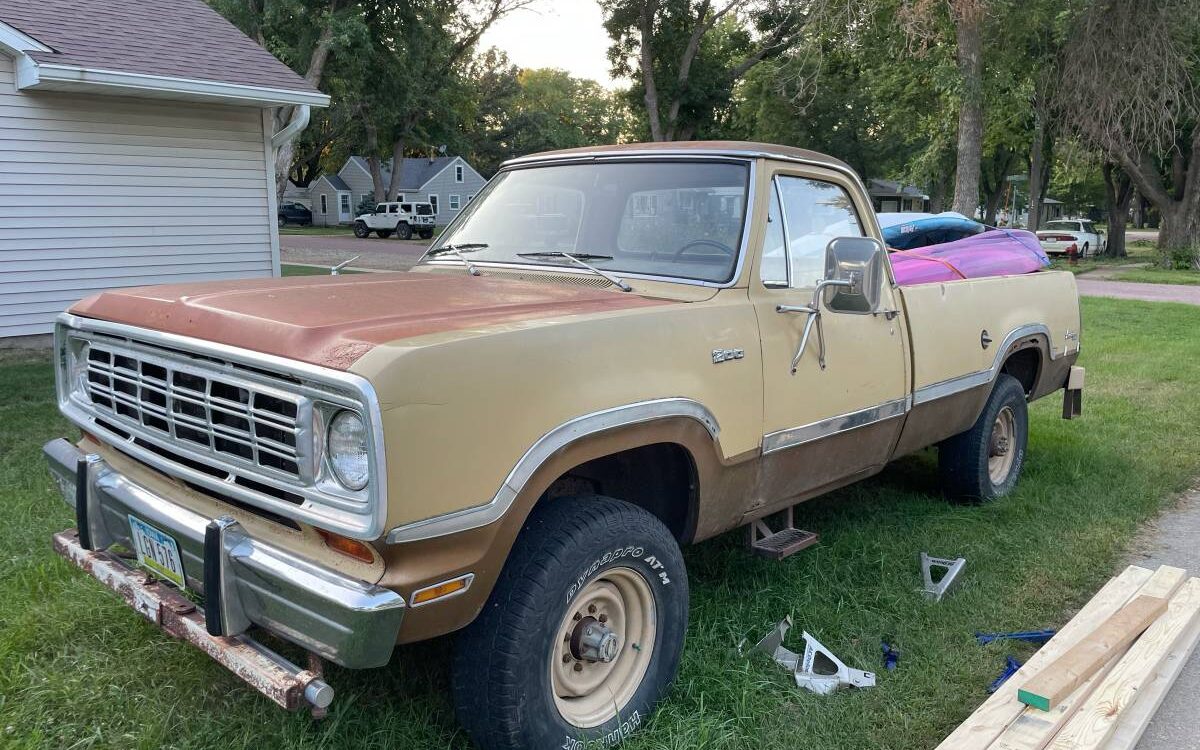 Dodge-W200-1974-2