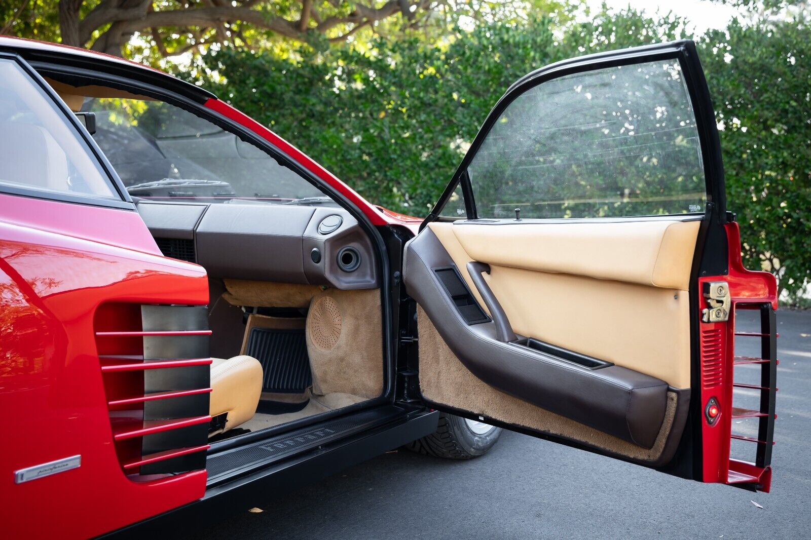 Ferrari-Testarossa-Coupe-1986-24