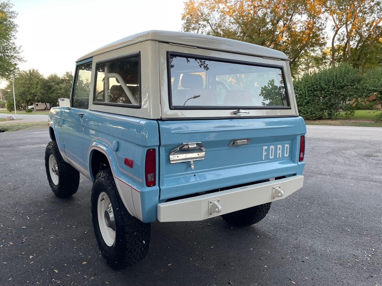 Ford-Bronco-1971-1