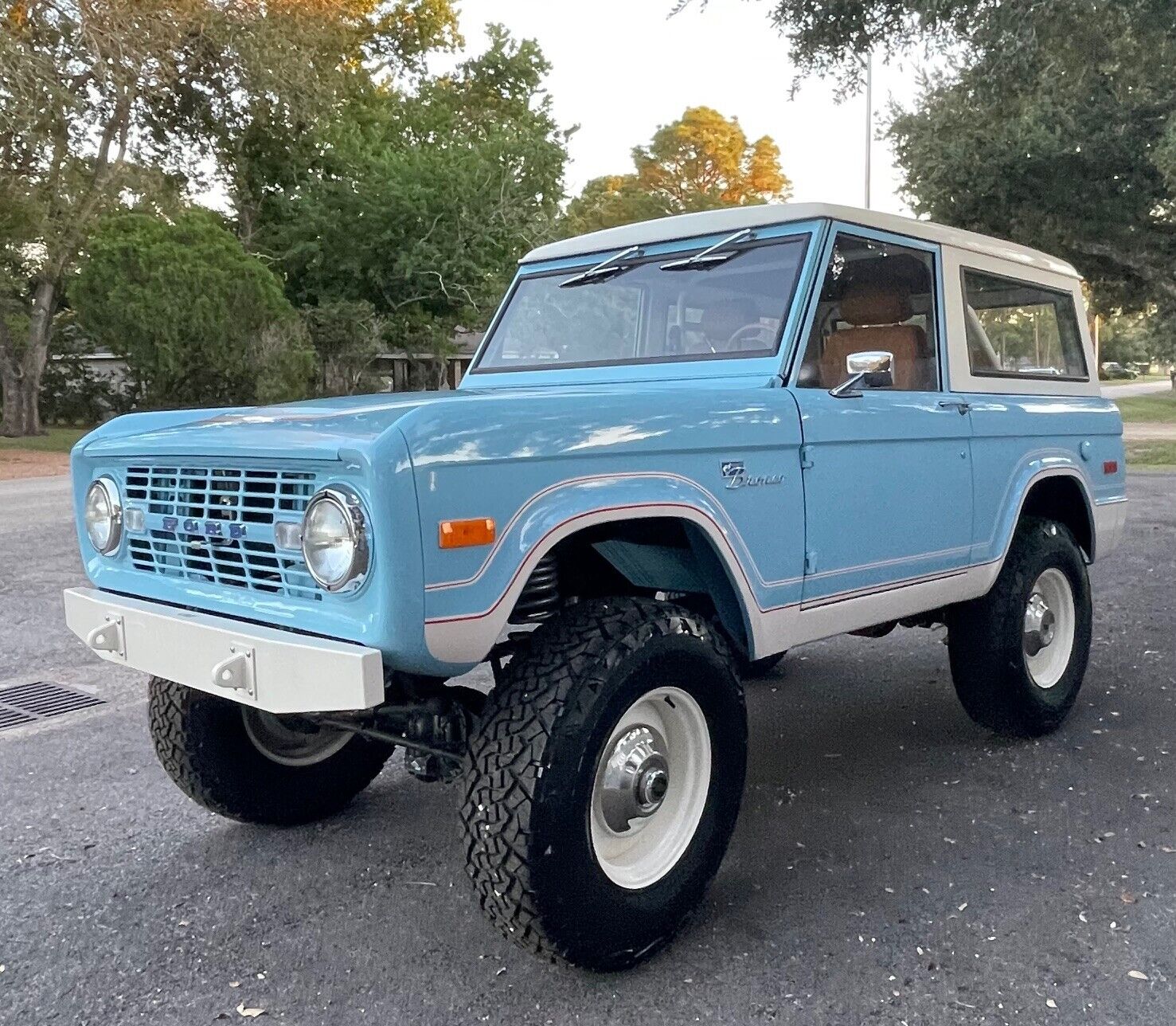 Ford Bronco  year1}