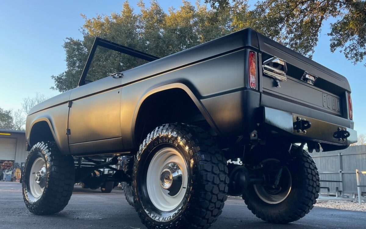 Ford-Bronco-1975-5