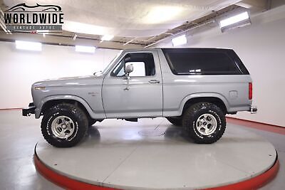 Ford-Bronco-1985-1