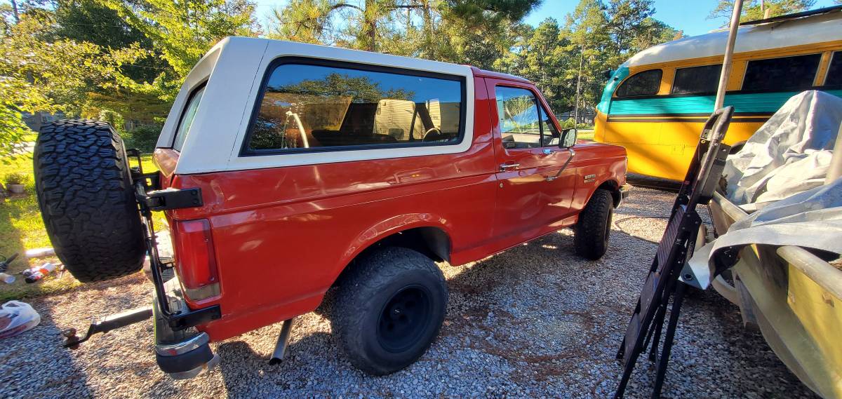 Ford-Bronco-1987-3