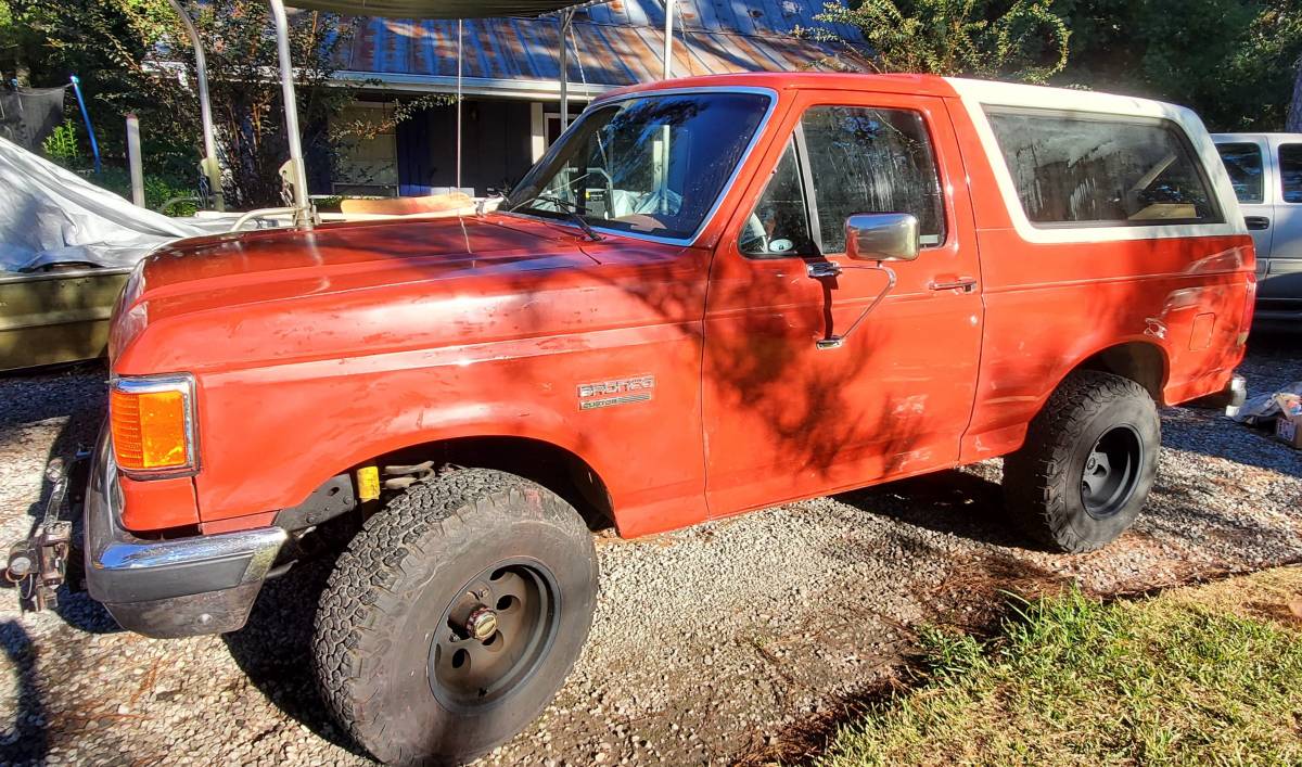 Ford-Bronco-1987