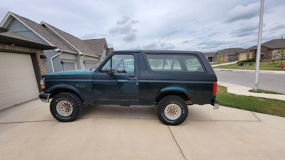 Ford-Bronco-1993