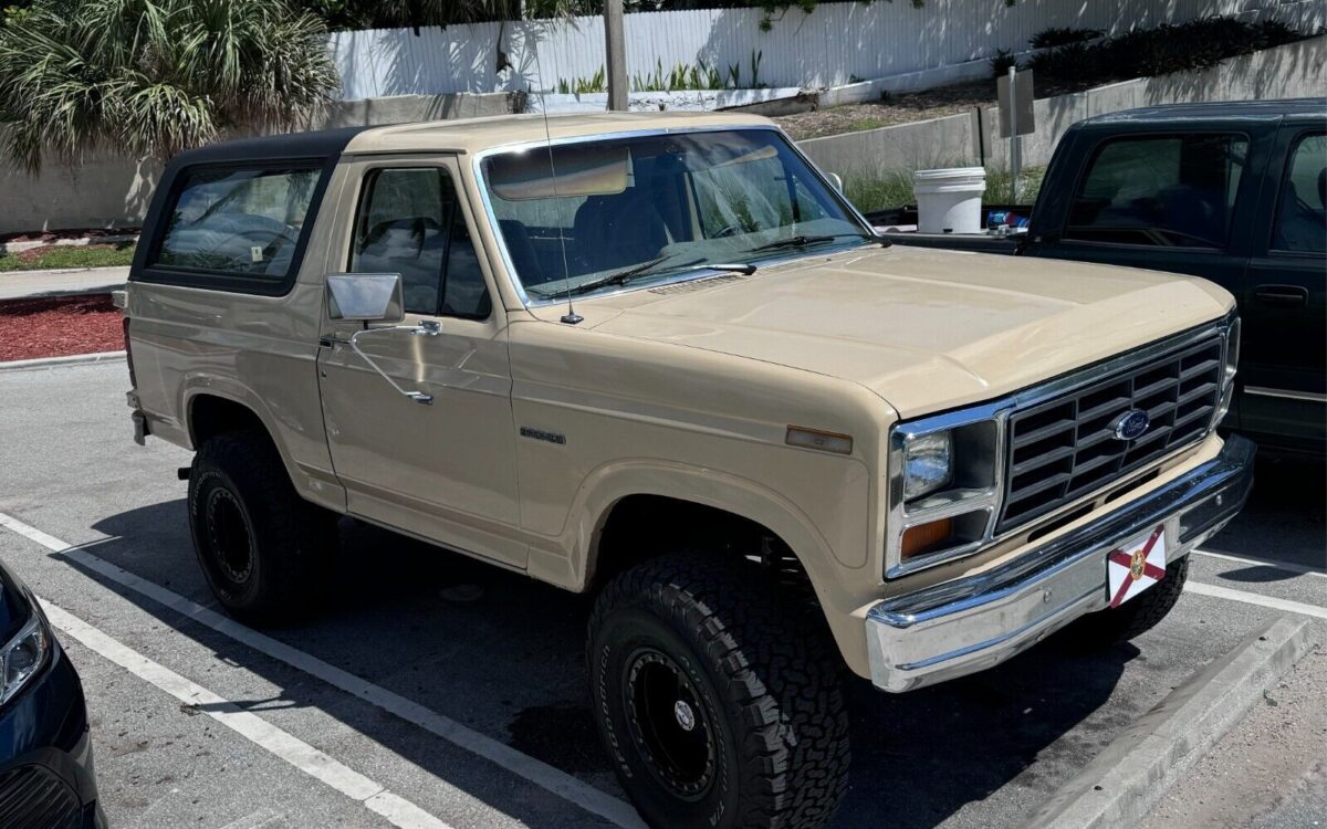 Ford-Bronco-SUV-1983-11