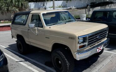 Ford-Bronco-SUV-1983-11