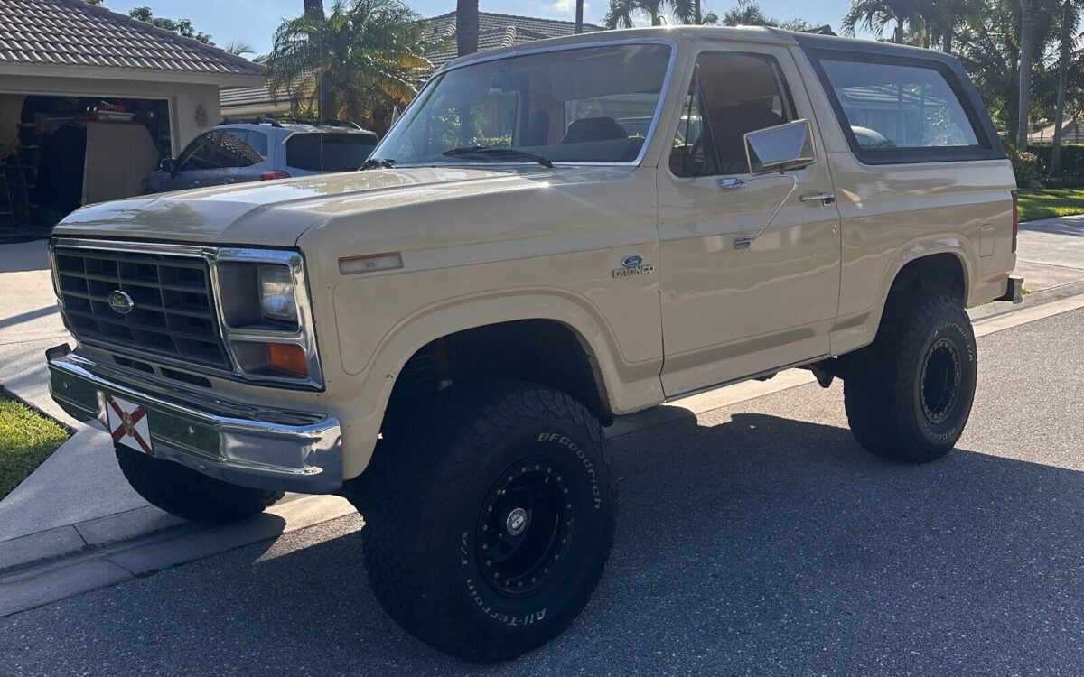 Ford-Bronco-SUV-1983-27