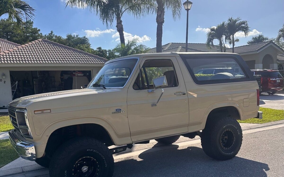 Ford-Bronco-SUV-1983-5