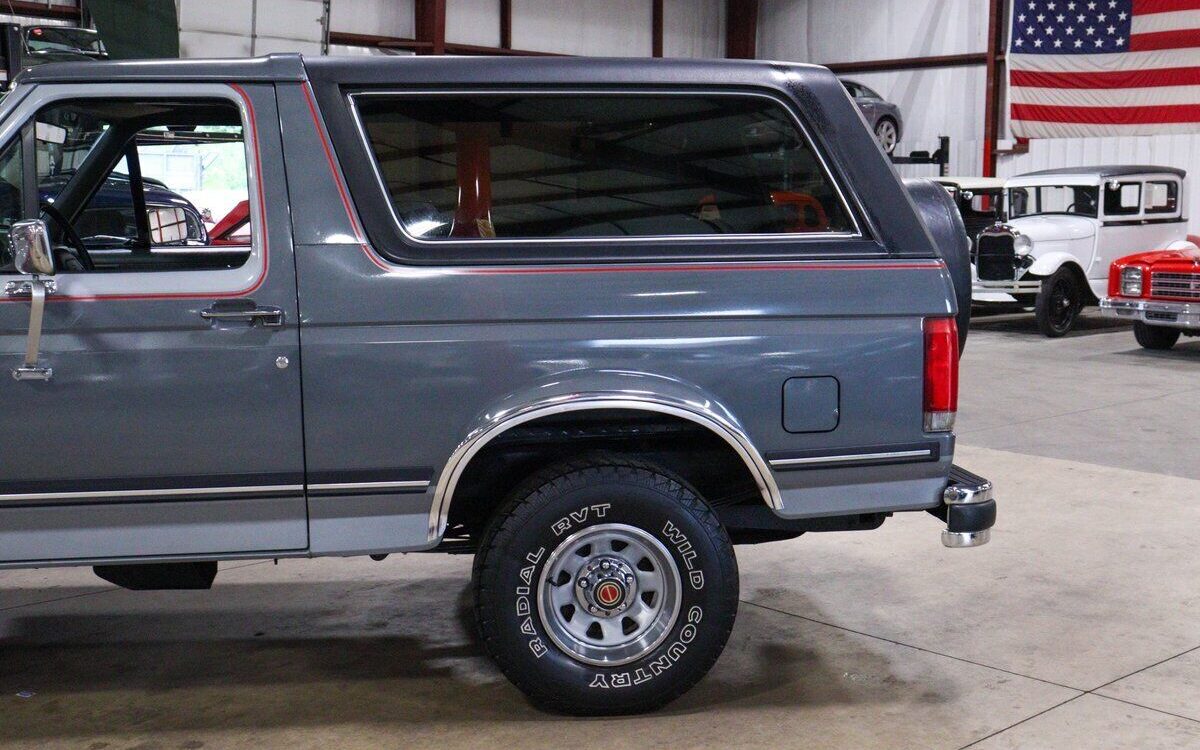 Ford-Bronco-SUV-1990-4