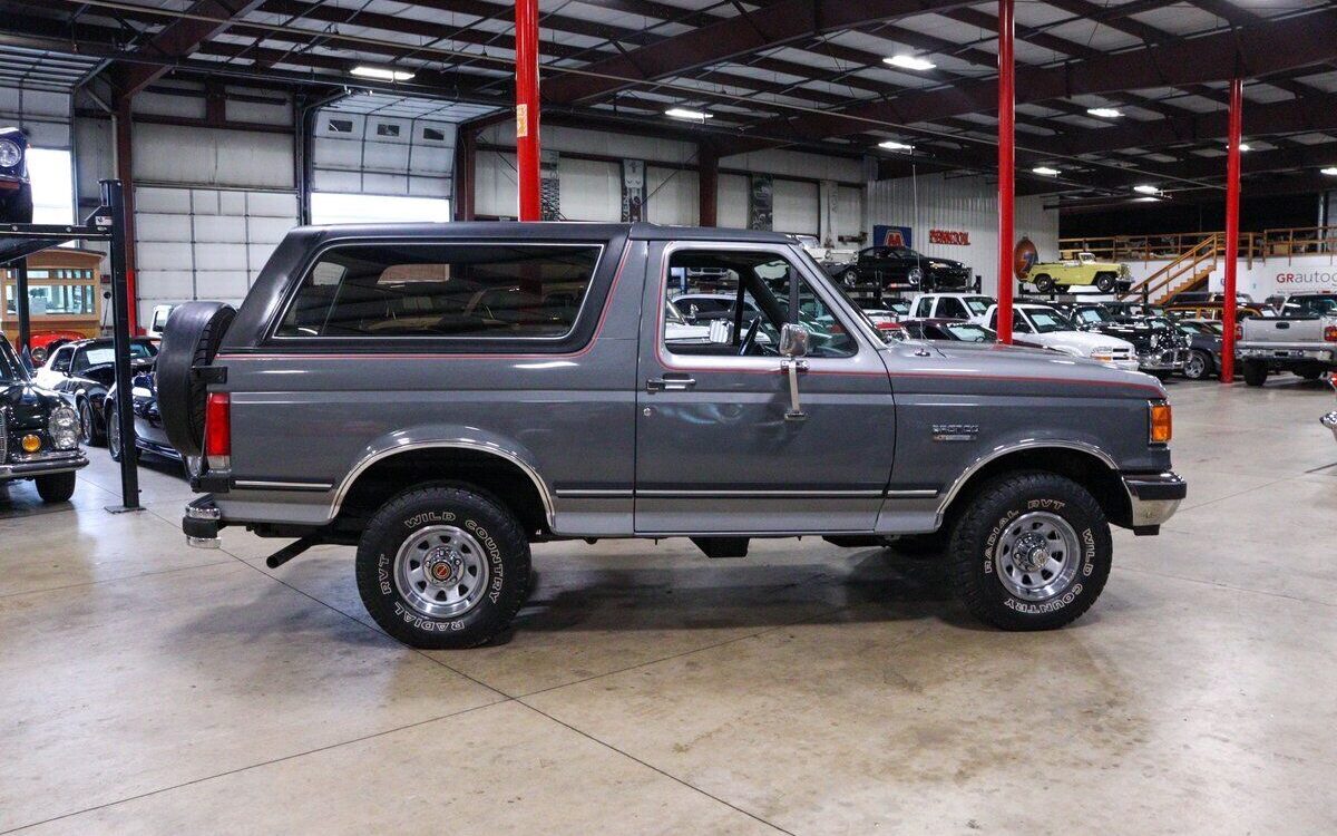 Ford-Bronco-SUV-1990-9