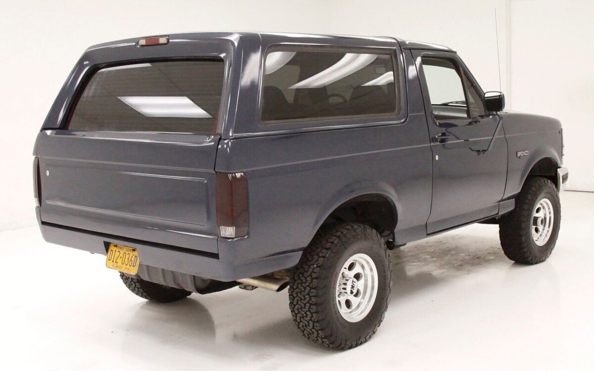 Ford-Bronco-SUV-1993-3