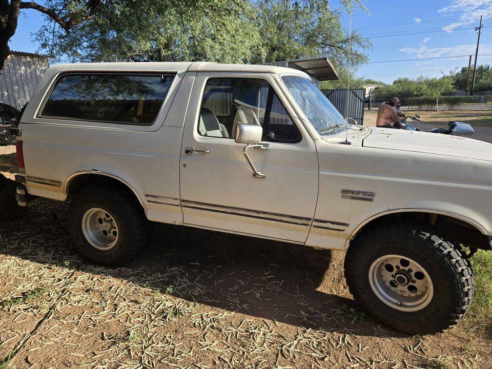 Ford-Bronco-xlt-1990-1