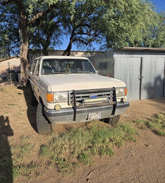 Ford-Bronco-xlt-1990