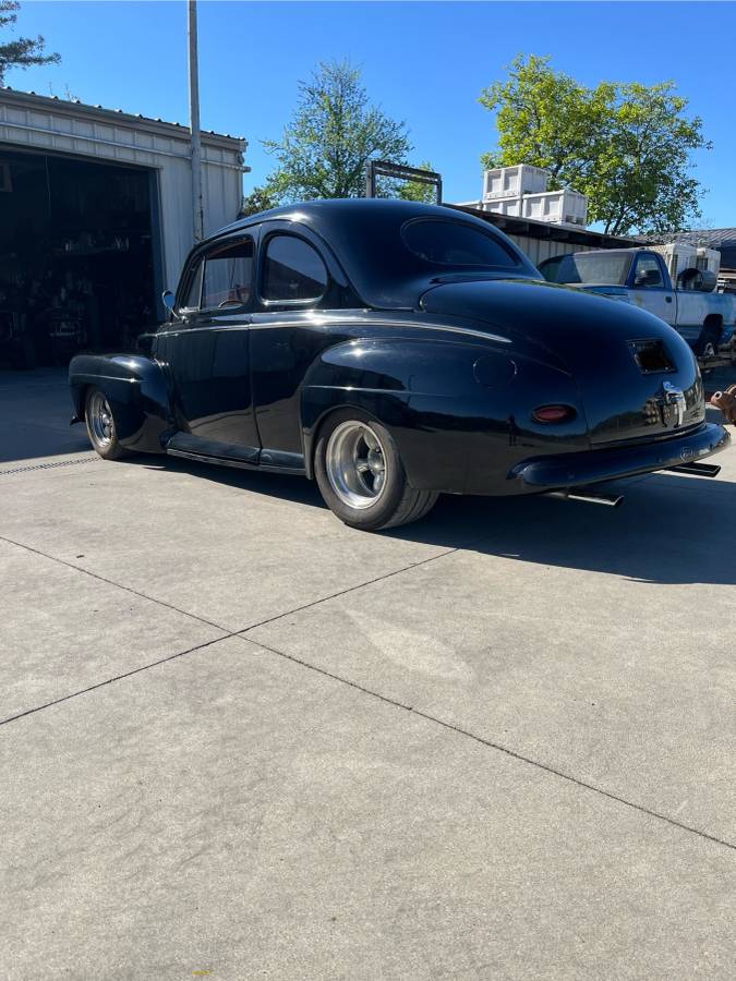 Ford-Coupe-1946-2