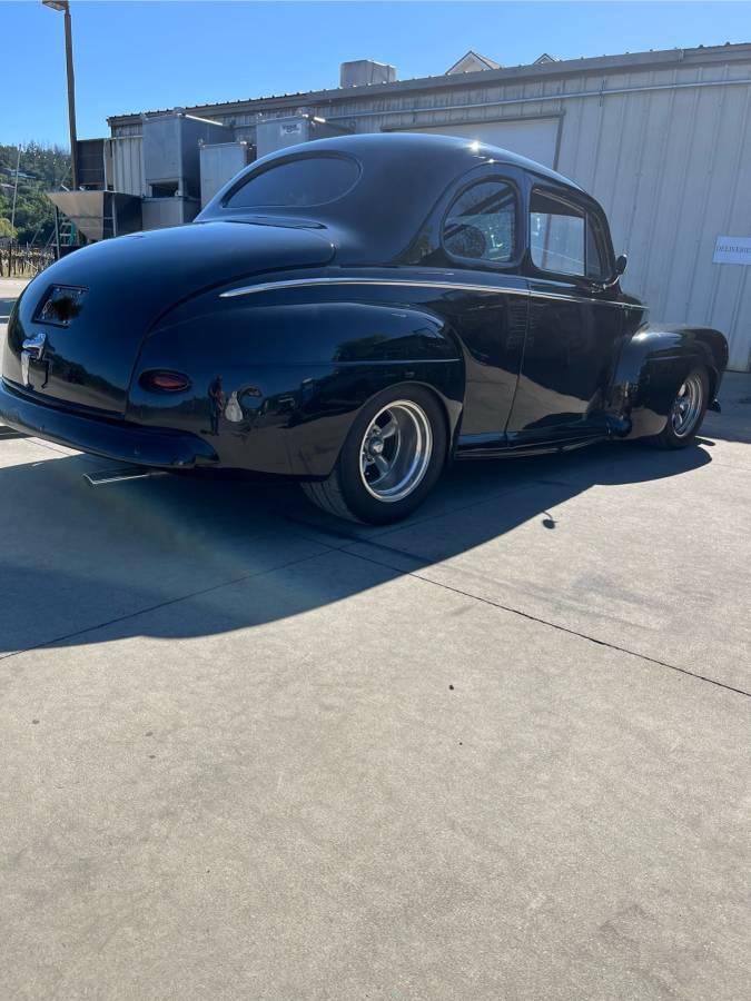 Ford-Coupe-1946-3