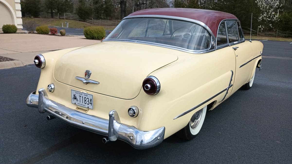 Ford-Crestline-1953