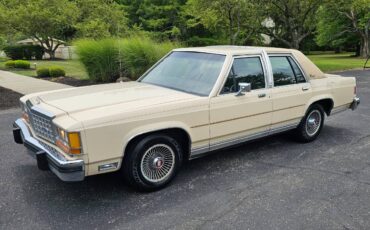 Ford-Crown-victoria-1986-1