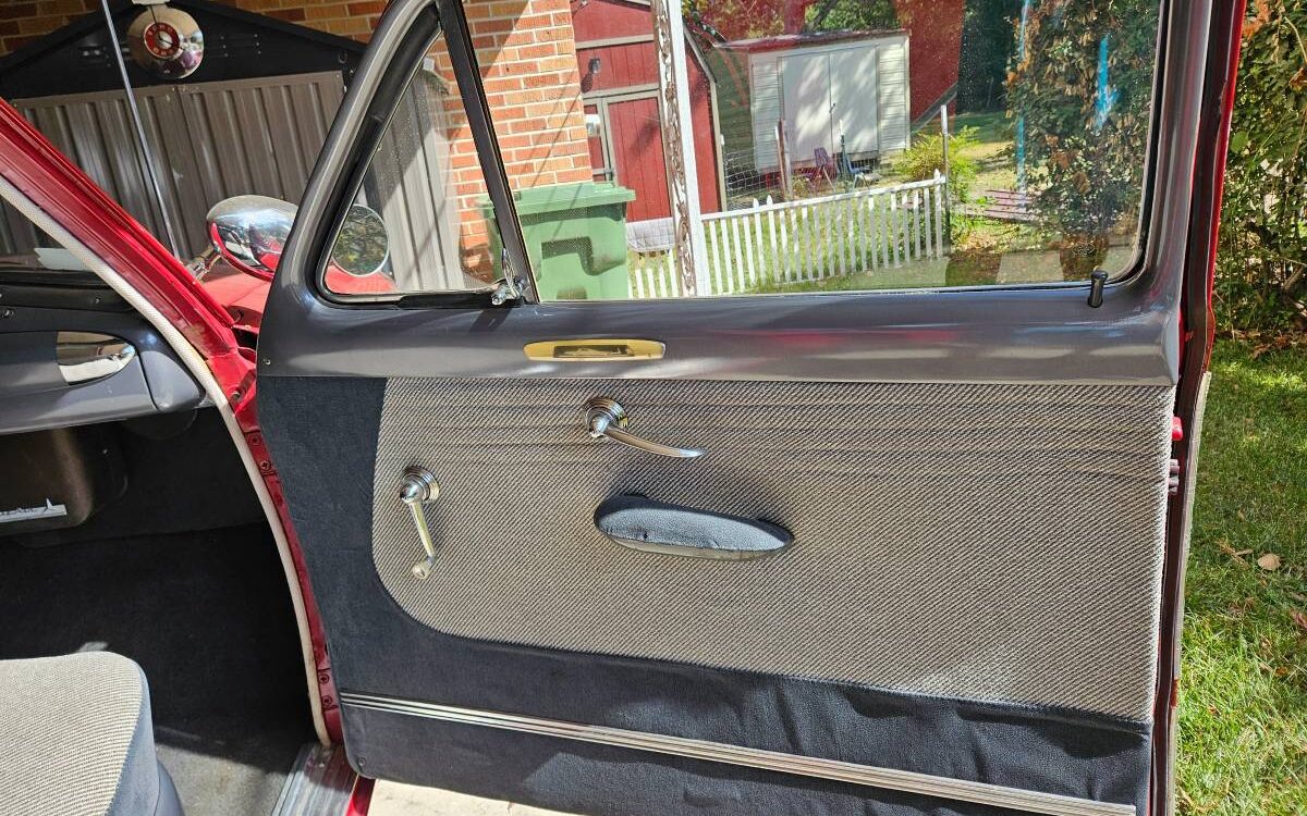 Ford-Custom-2-door-sedan-1950-4