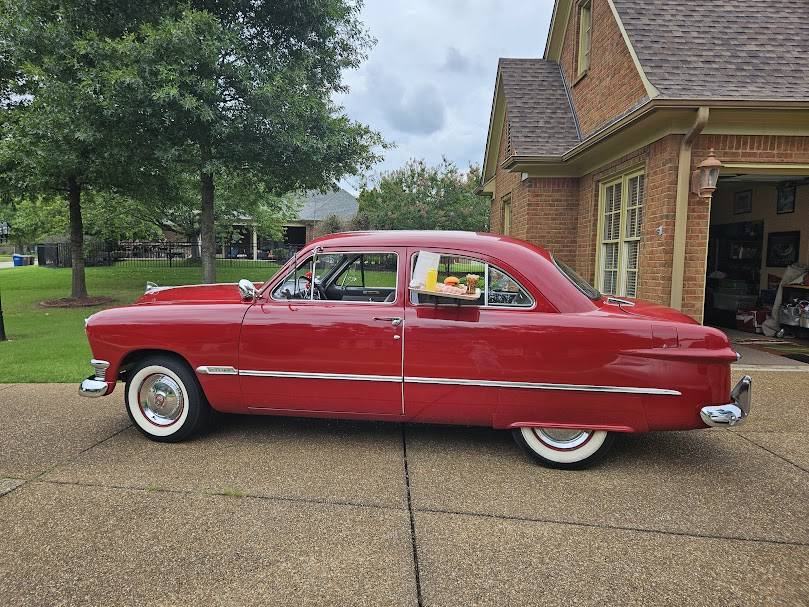 Ford-Custom-2-door-sedan-1950-6