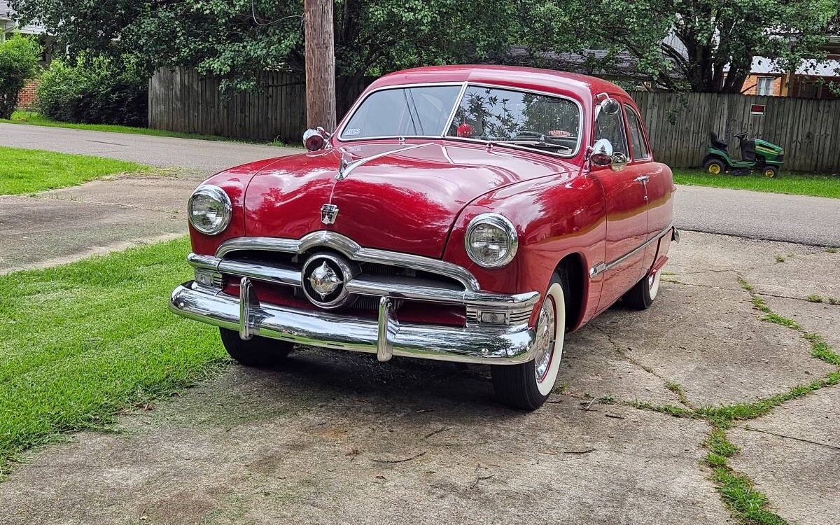 Ford-Custom-2-door-sedan-1950-8