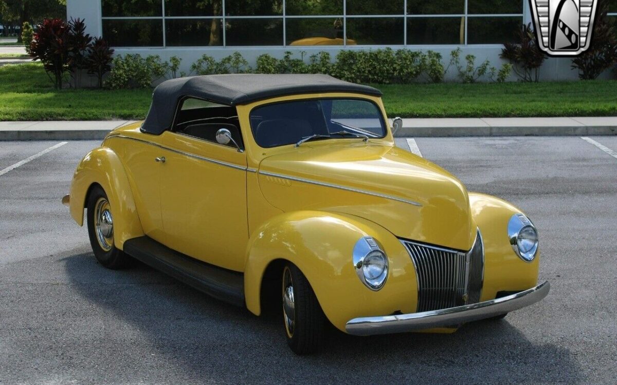 Ford-Custom-Cabriolet-1940-2