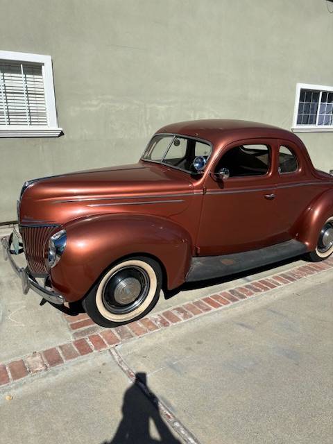 Ford-Deluxe-coup-1939