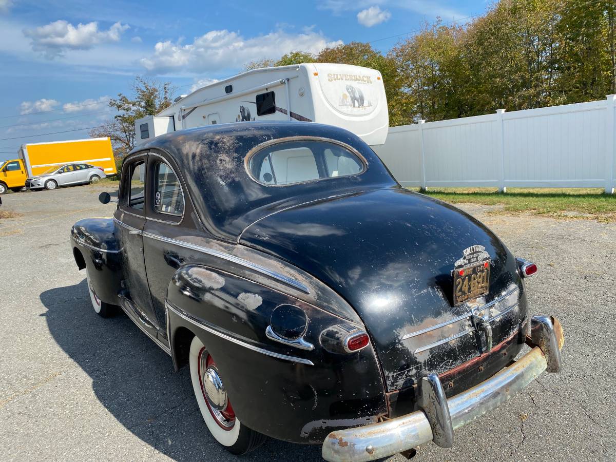 Ford-Deluxe-coupe-1946-2