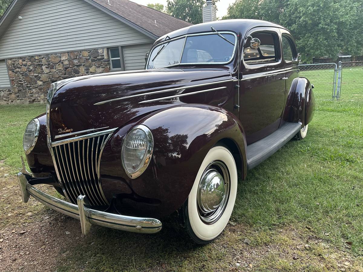 Ford-Deluxe-tudor-1939