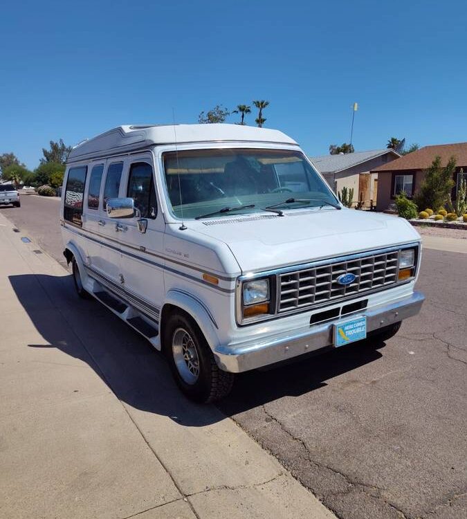 Ford-E350-van-1990