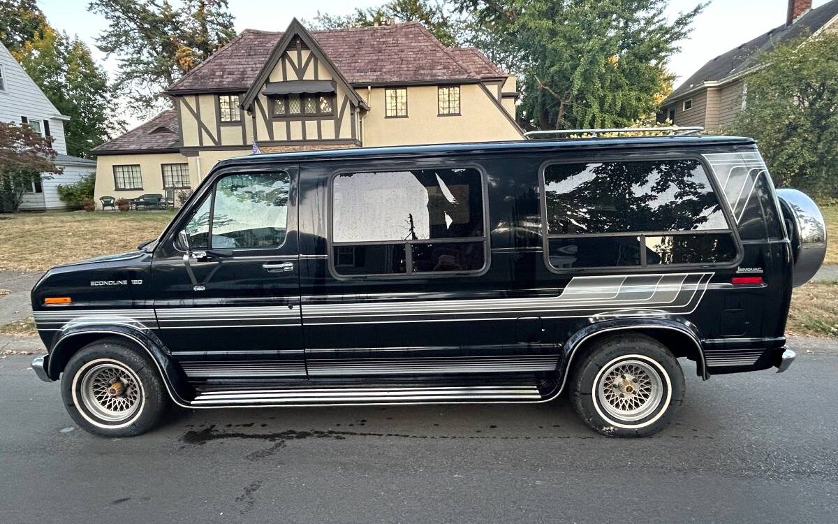 Ford-Econoline-e150-conversion-van-1988