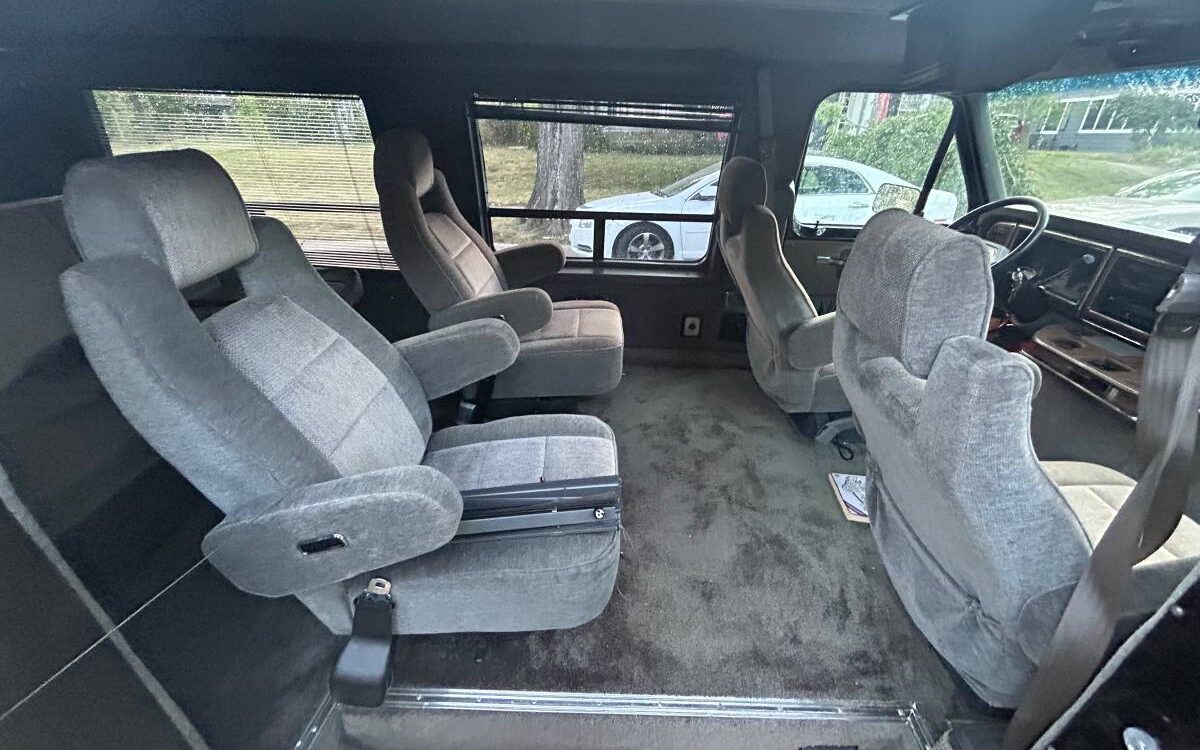 Ford-Econoline-e150-conversion-van-1988-16