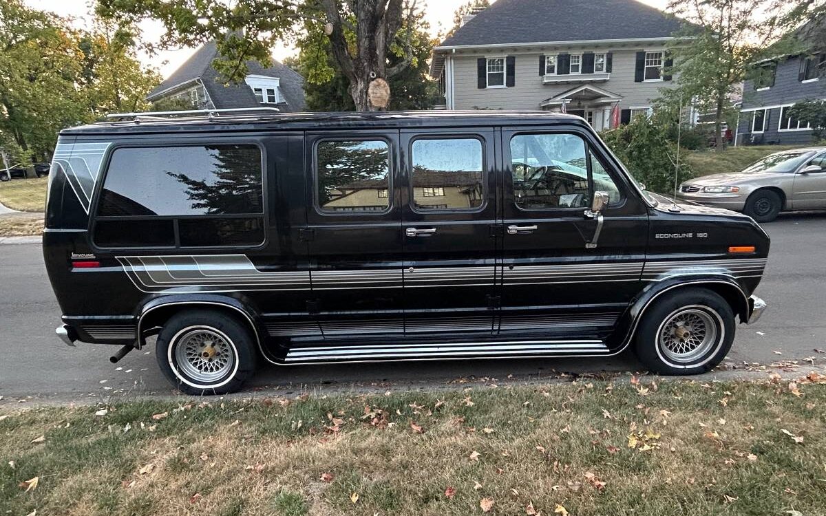 Ford-Econoline-e150-conversion-van-1988-4