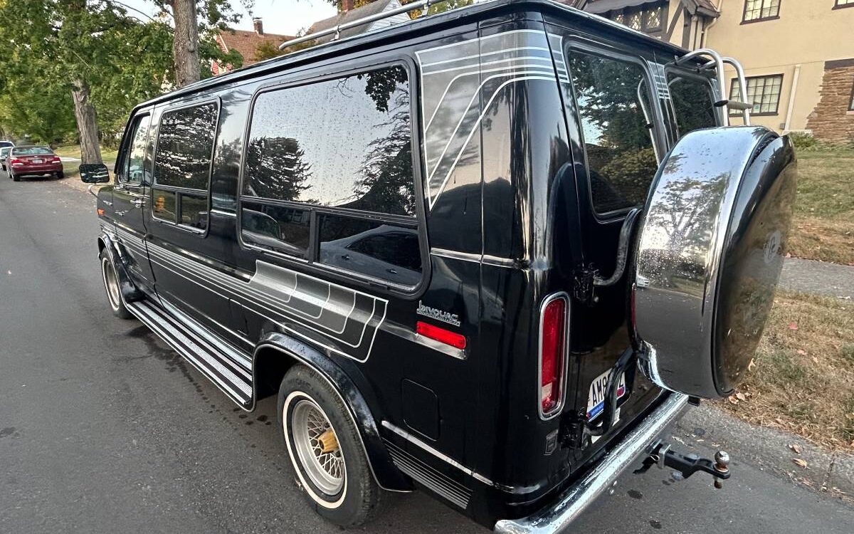 Ford-Econoline-e150-conversion-van-1988-8