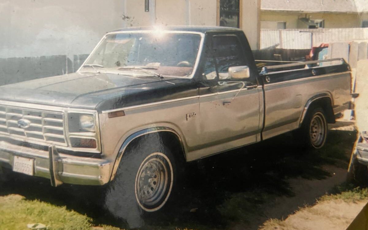 Ford-F-150-1983-4