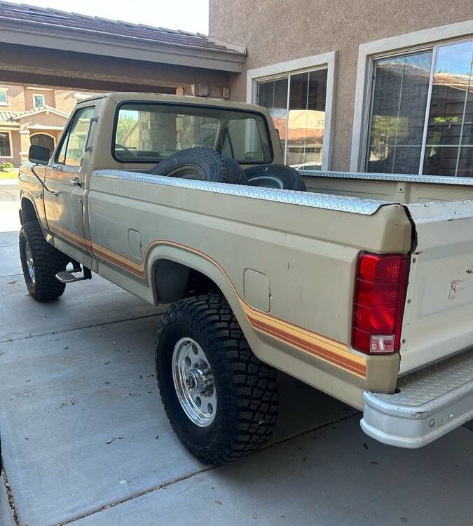 Ford-F250-super-duty-diesel-1983-1