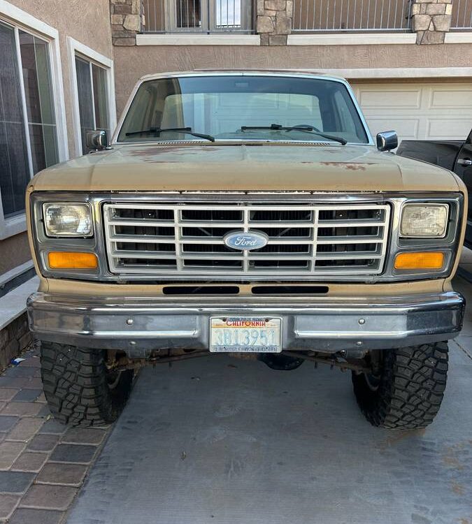 Ford-F250-super-duty-diesel-1983-3