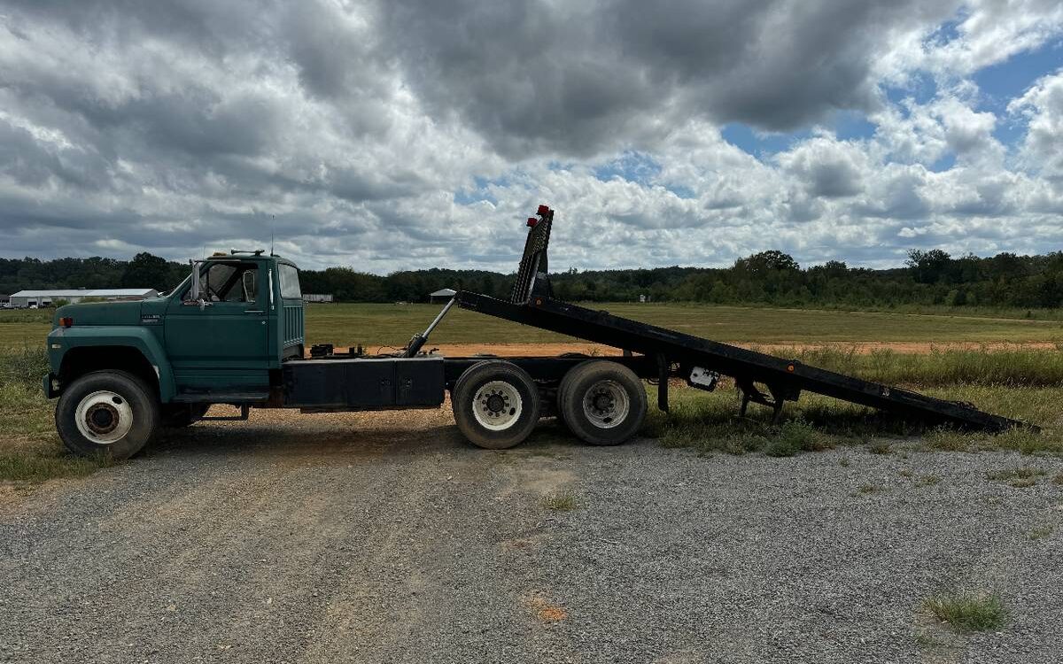 Ford-Ft8000-rollback-tow-truck-wrecker-diesel-1986-1