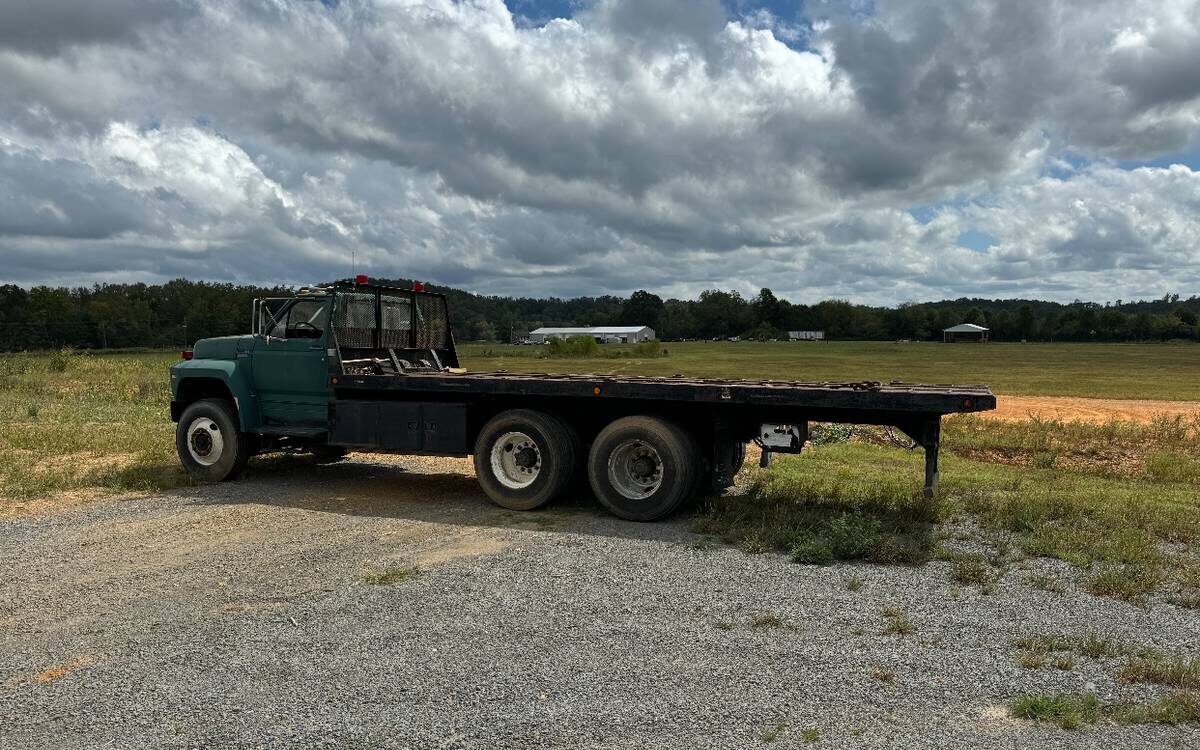 Ford-Ft8000-rollback-tow-truck-wrecker-diesel-1986-2