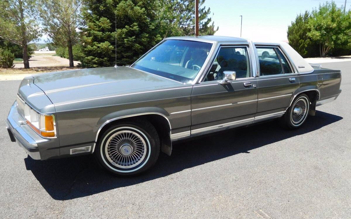 Ford-Ltd-crown-victoria-1988-2