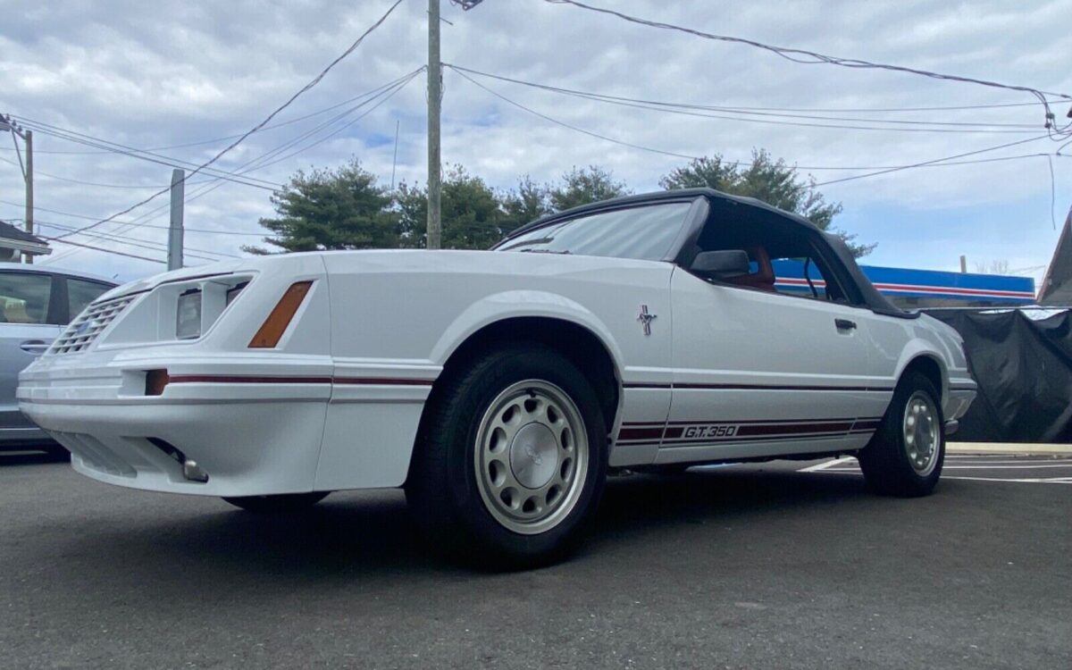 Ford-Mustang-Cabriolet-1984-17