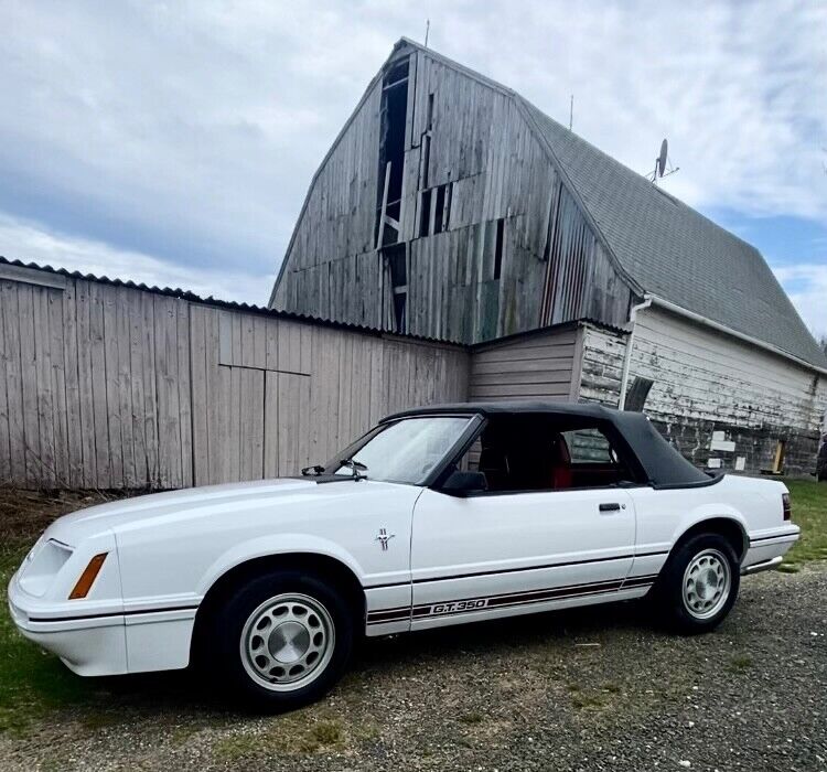 Ford-Mustang-Cabriolet-1984-2