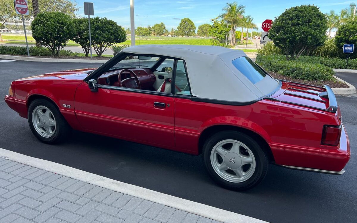 Ford-Mustang-Cabriolet-1992-23