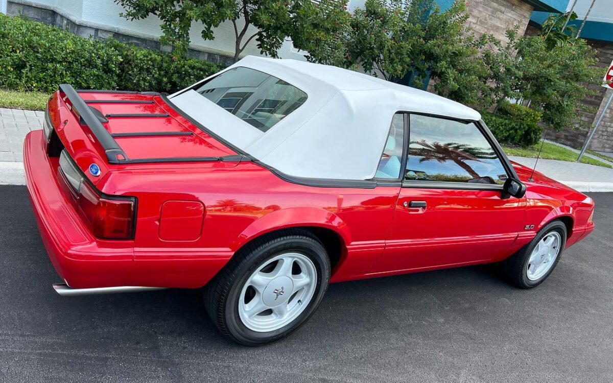 Ford-Mustang-Cabriolet-1992-28