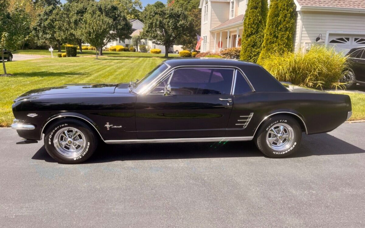 Ford-Mustang-Coupe-1965-2