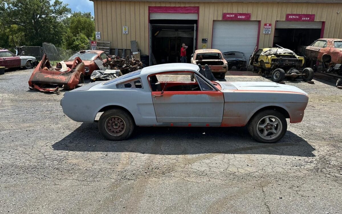 Ford-Mustang-Coupe-1965-4