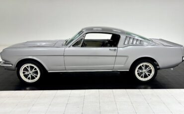 Ford-Mustang-Coupe-1966-1